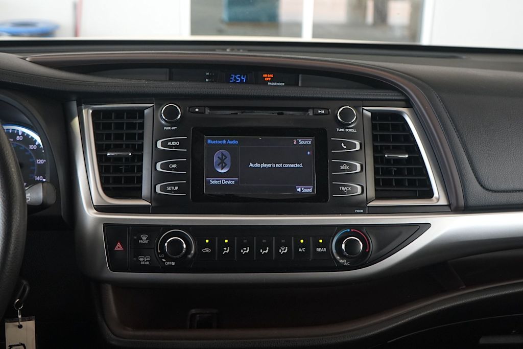 Thumbnail: 2015 Toyota Highlander - 15