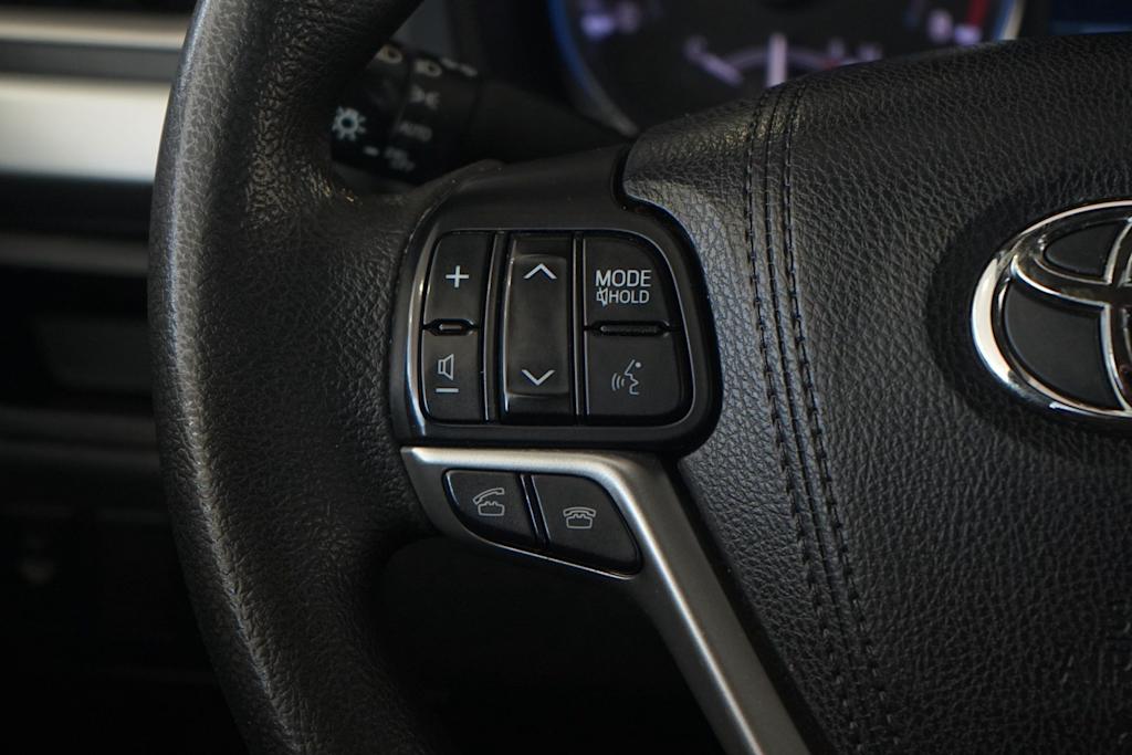 Thumbnail: 2015 Toyota Highlander - 23