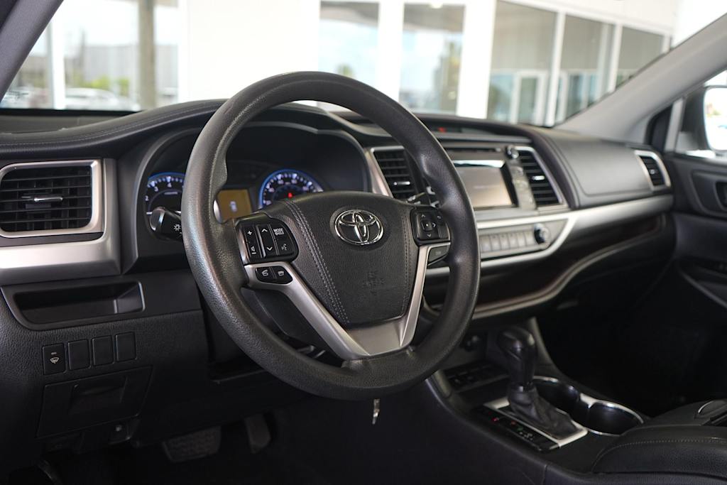 Thumbnail: 2015 Toyota Highlander - 2