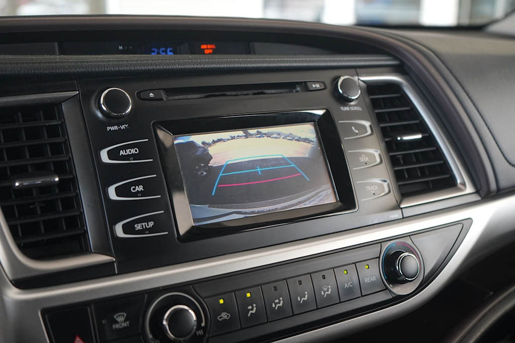 Thumbnail: 2015 Toyota Highlander - 27