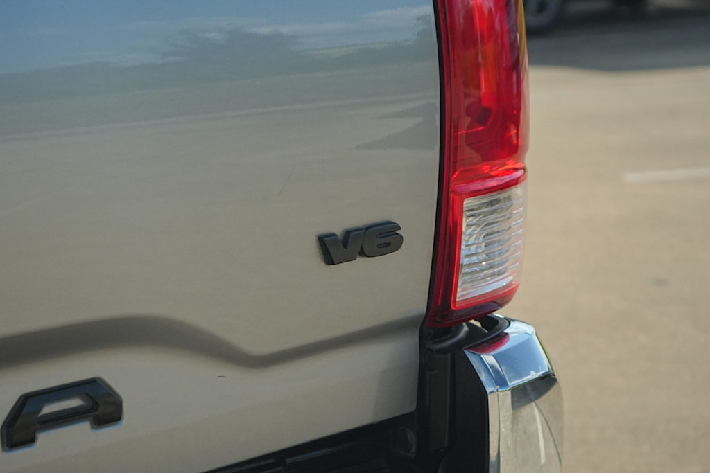 Thumbnail: 2017 Toyota Tacoma - 20