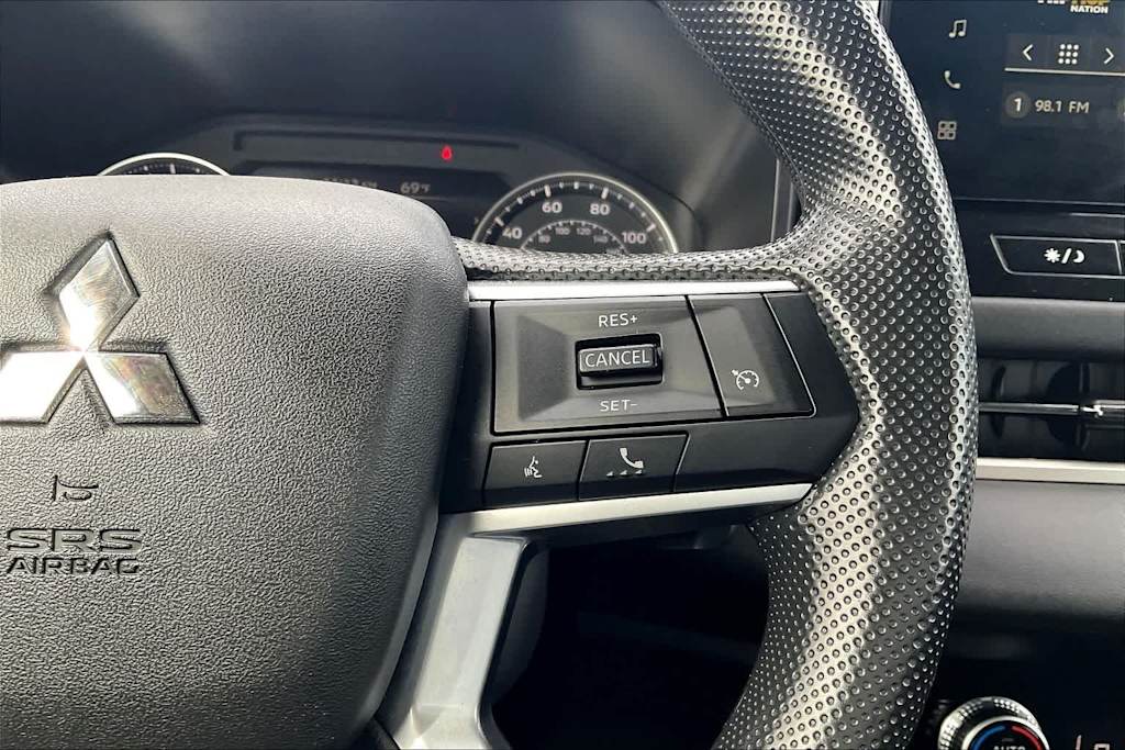 Thumbnail: 2025 Mitsubishi Outlander - 25