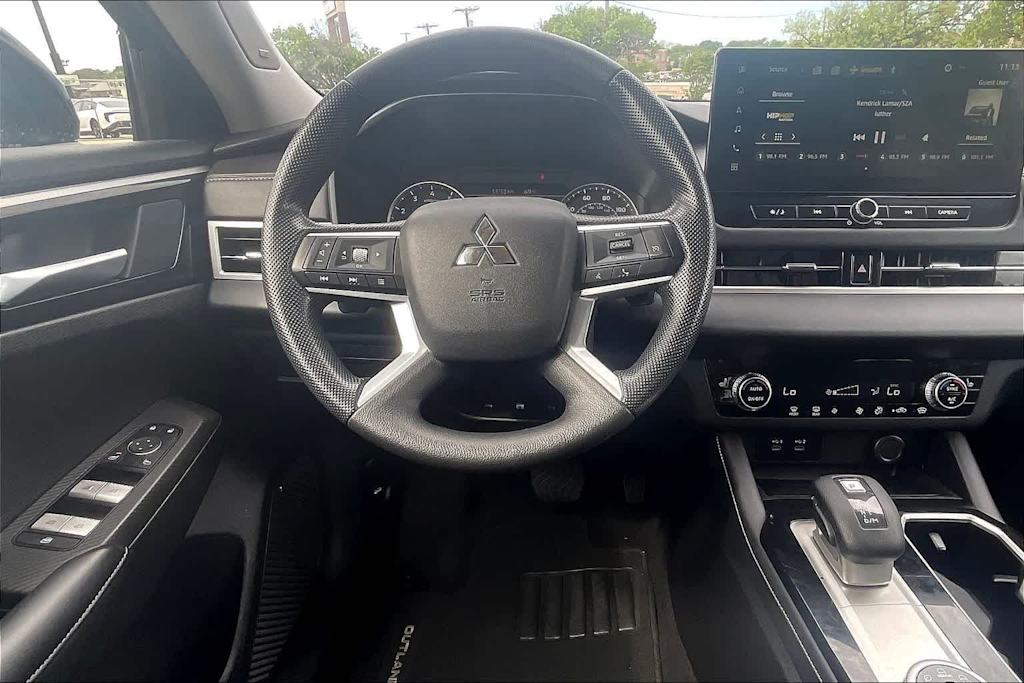 Thumbnail: 2025 Mitsubishi Outlander - 14