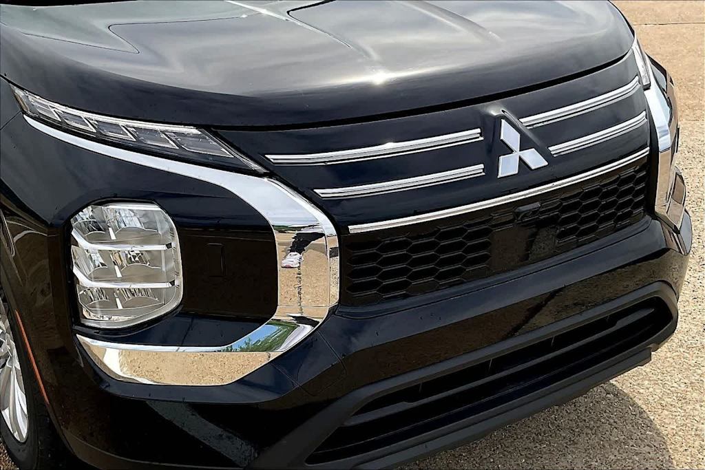 Thumbnail: 2025 Mitsubishi Outlander - 32
