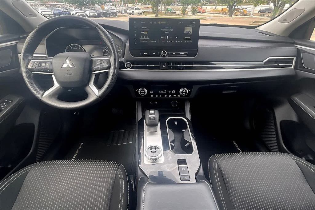 Thumbnail: 2025 Mitsubishi Outlander - 10