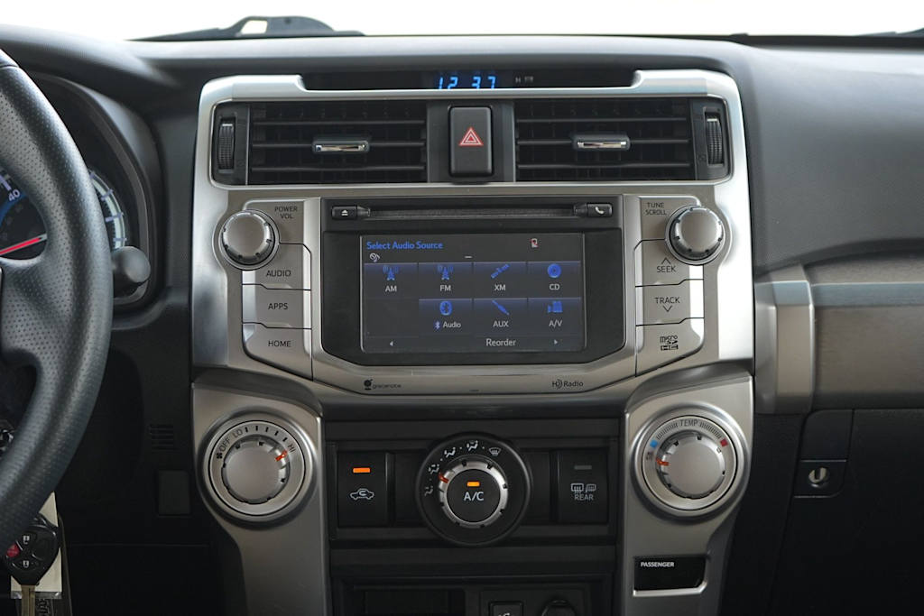 Thumbnail: 2015 Toyota 4Runner - 15