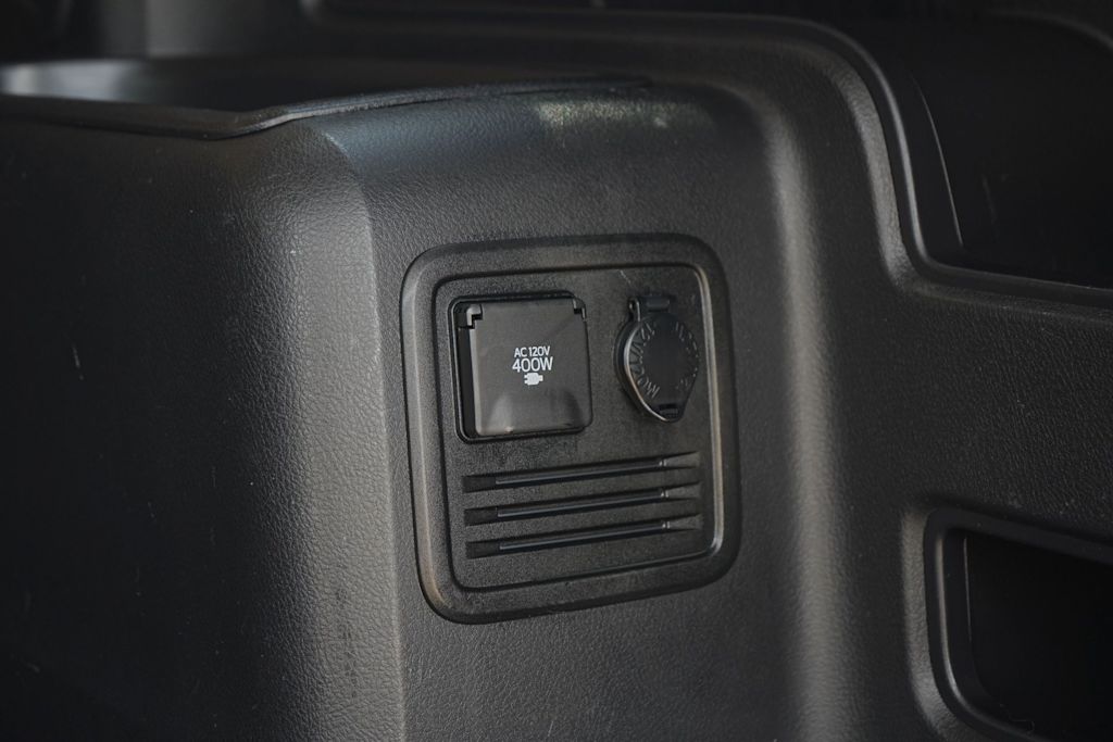 Thumbnail: 2015 Toyota 4Runner - 29