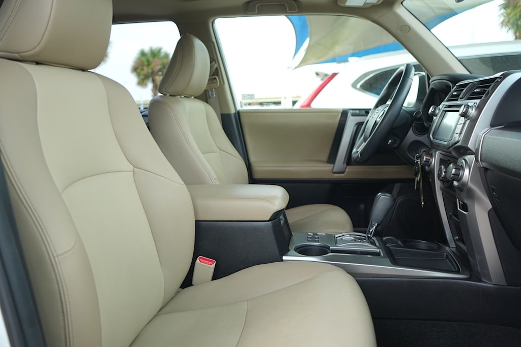 Thumbnail: 2015 Toyota 4Runner - 12