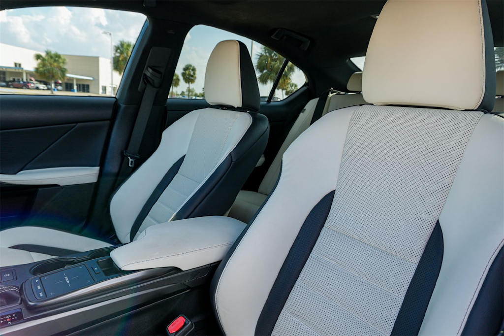 Thumbnail: 2021 Lexus IS - 11