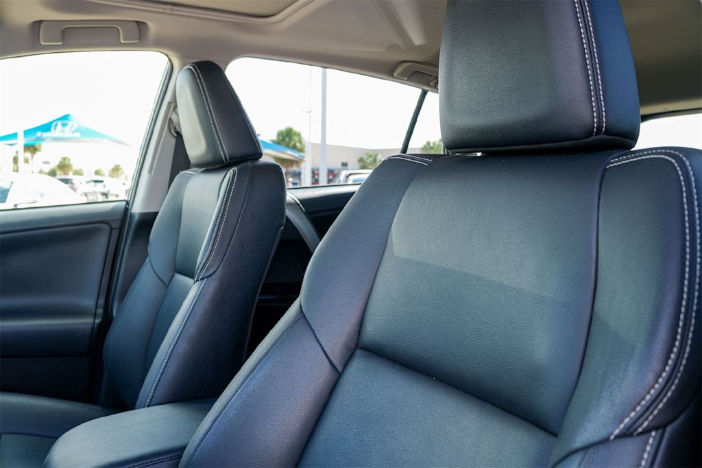 Thumbnail: 2016 Toyota RAV4 - 11