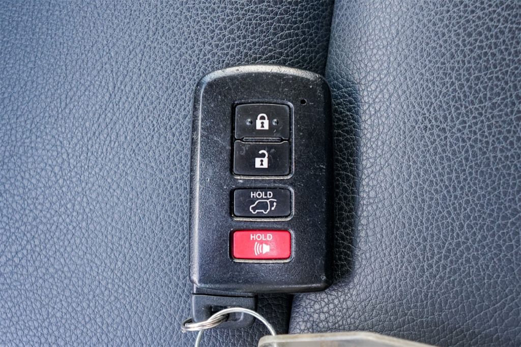 Thumbnail: 2016 Toyota RAV4 - 19