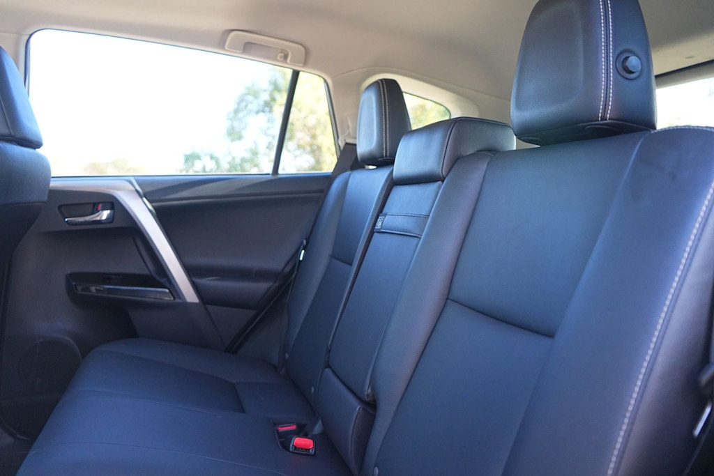 Thumbnail: 2016 Toyota RAV4 - 21