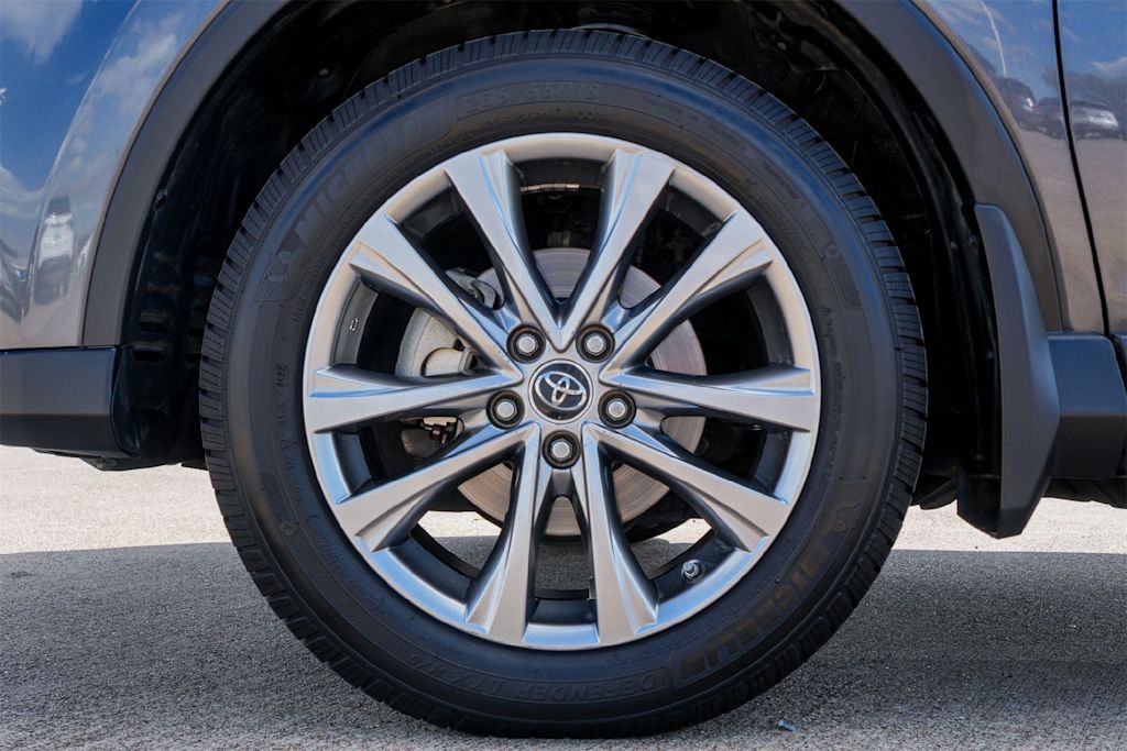 Thumbnail: 2016 Toyota RAV4 - 8