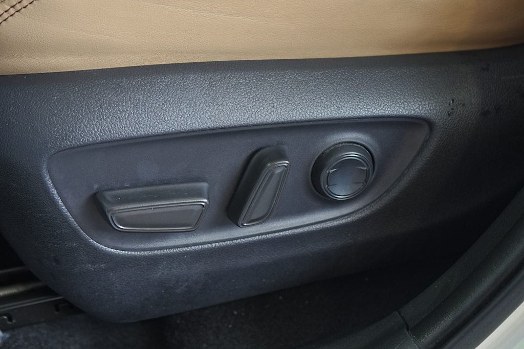 Thumbnail: 2019 Toyota RAV4 - 21