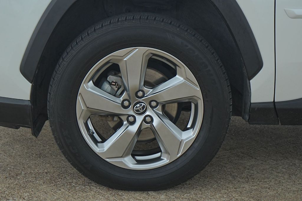 Thumbnail: 2019 Toyota RAV4 - 8