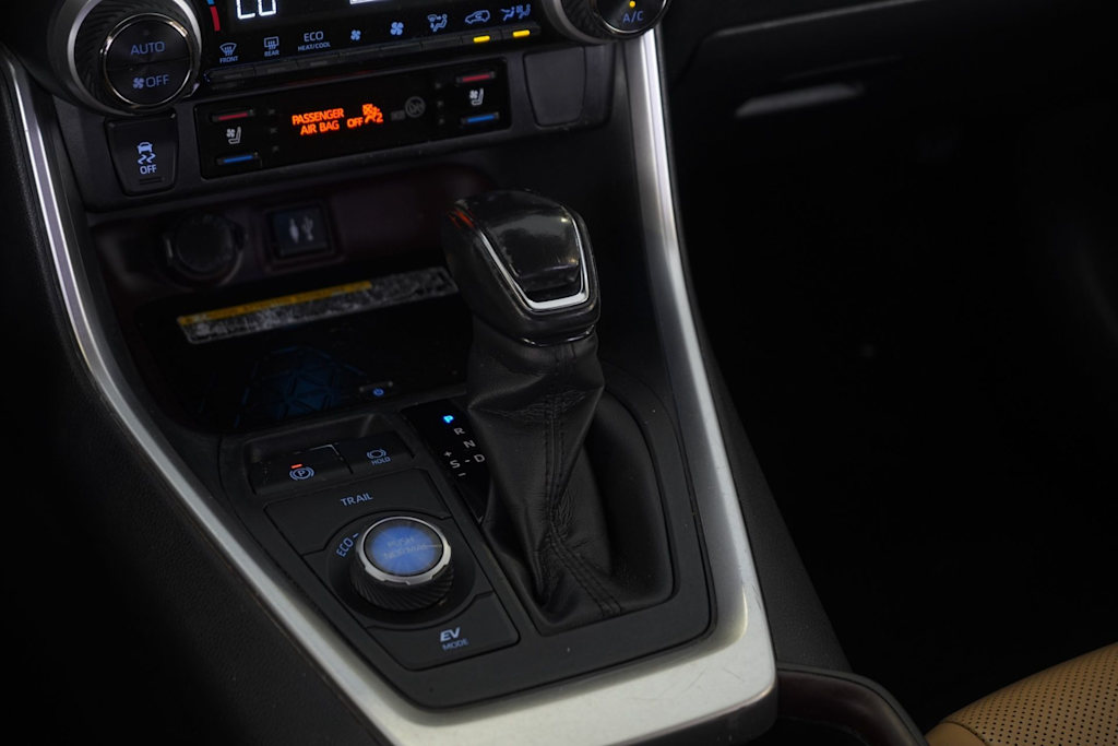 Thumbnail: 2019 Toyota RAV4 - 16