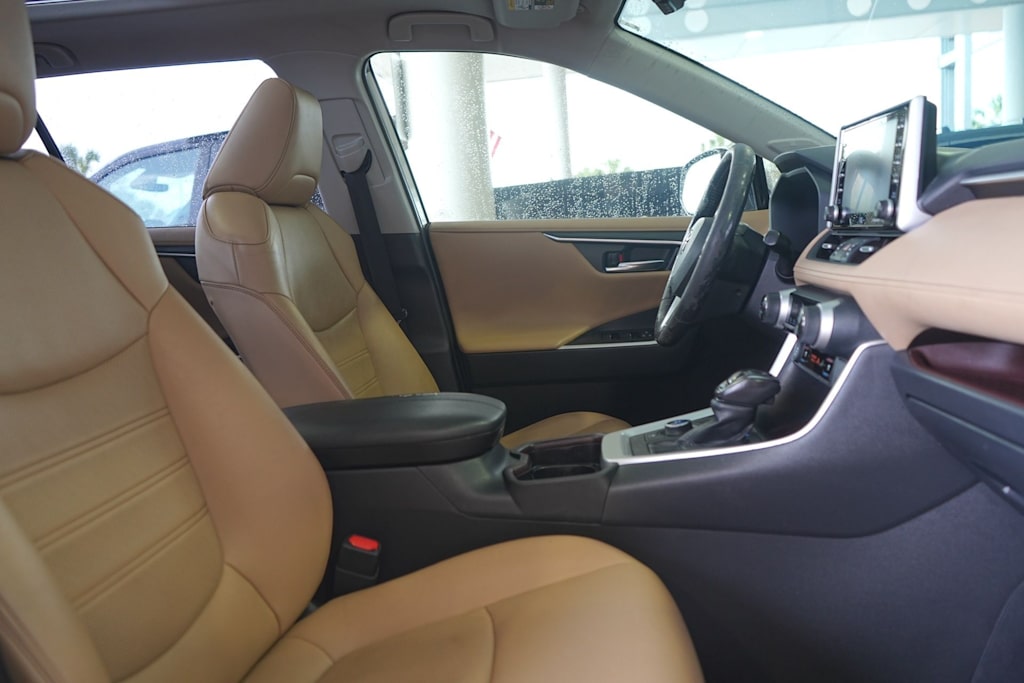 Thumbnail: 2019 Toyota RAV4 - 12