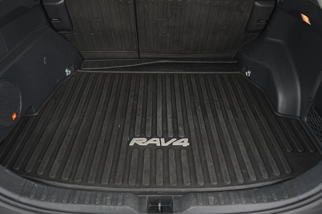 Thumbnail: 2019 Toyota RAV4 - 18