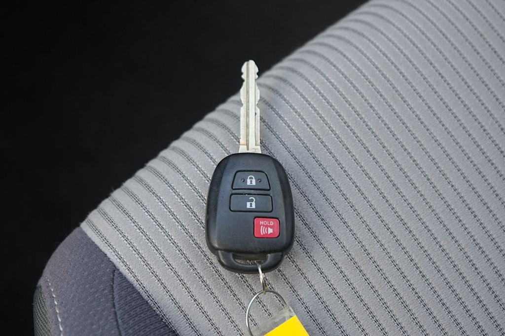 Thumbnail: 2013 Toyota RAV4 - 19