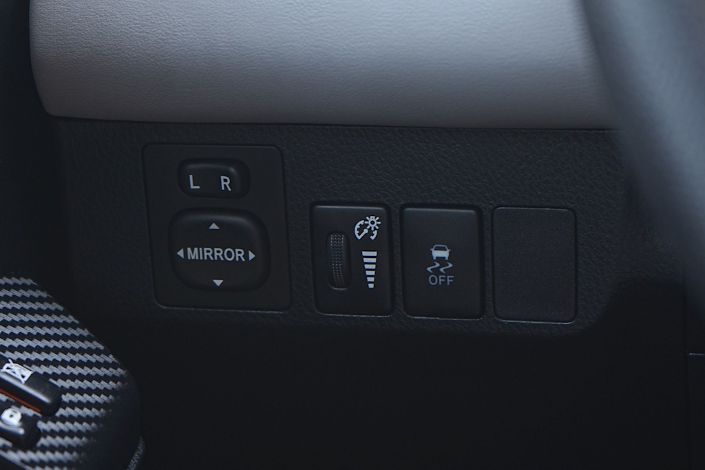 Thumbnail: 2013 Toyota RAV4 - 25