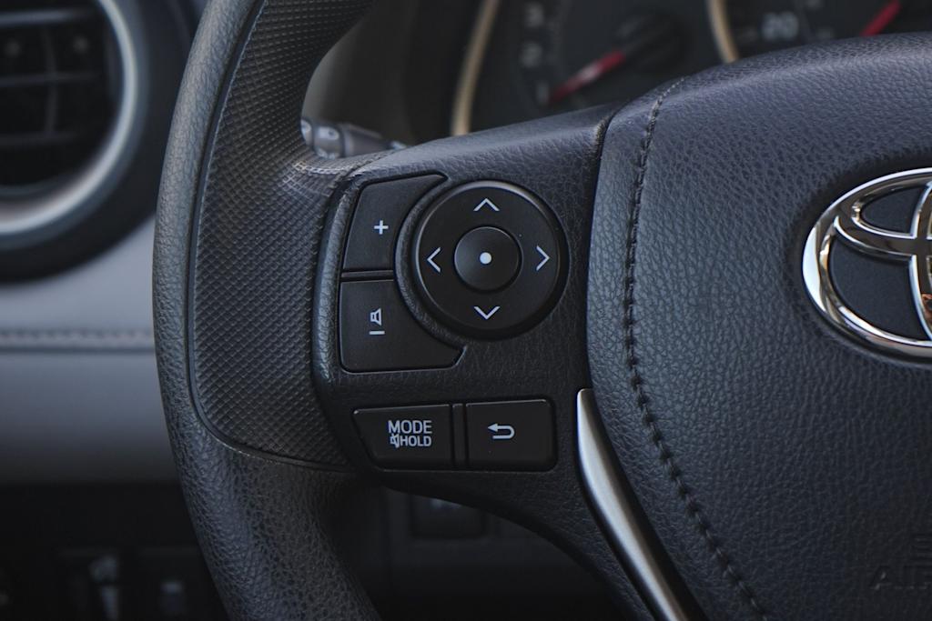 Thumbnail: 2013 Toyota RAV4 - 23