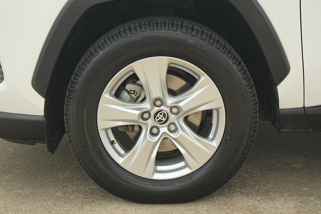 Thumbnail: 2021 Toyota RAV4 - 8