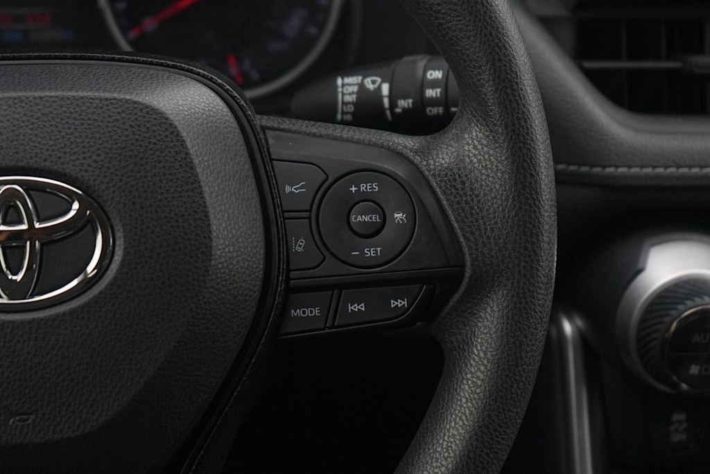 Thumbnail: 2021 Toyota RAV4 - 24