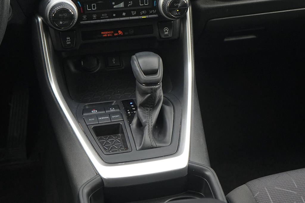 Thumbnail: 2021 Toyota RAV4 - 16