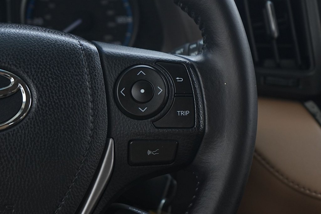 Thumbnail: 2017 Toyota RAV4 - 24