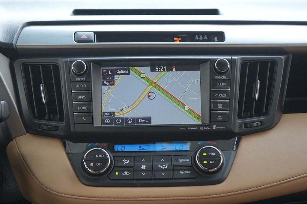 Thumbnail: 2017 Toyota RAV4 - 15