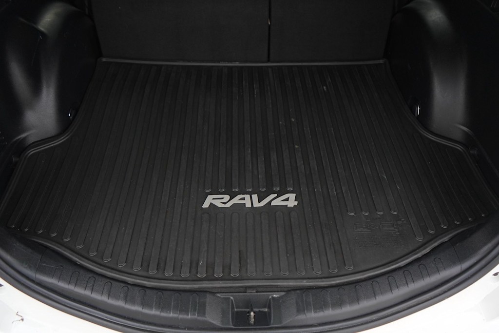 Thumbnail: 2017 Toyota RAV4 - 18