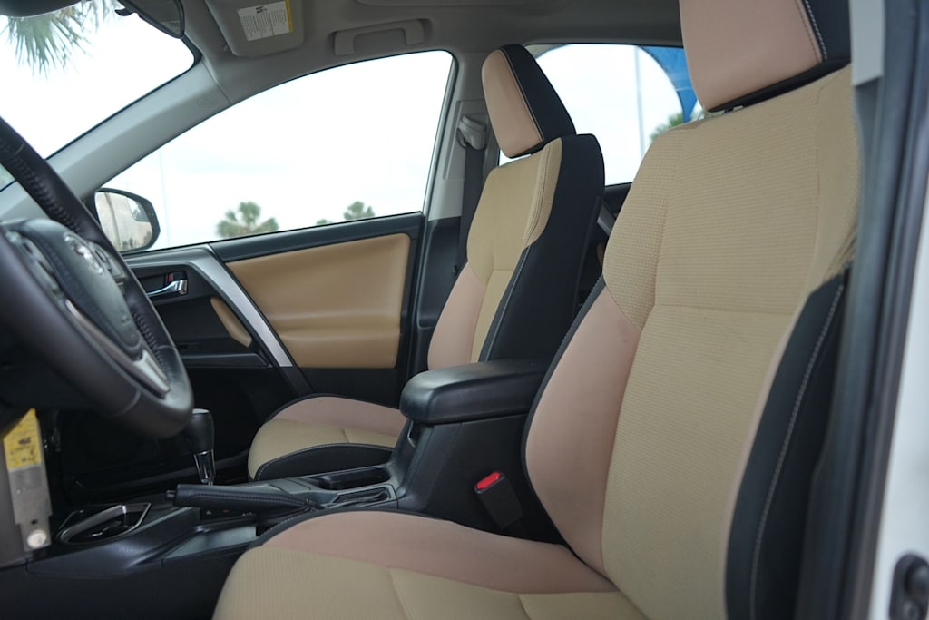 Thumbnail: 2017 Toyota RAV4 - 11
