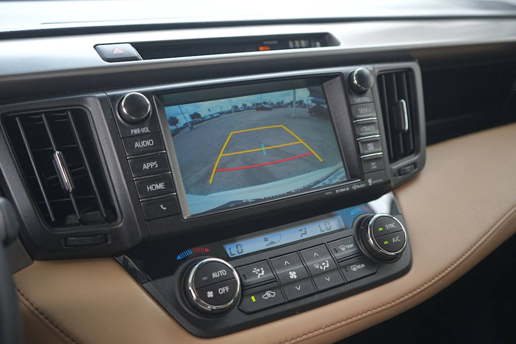 Thumbnail: 2017 Toyota RAV4 - 26