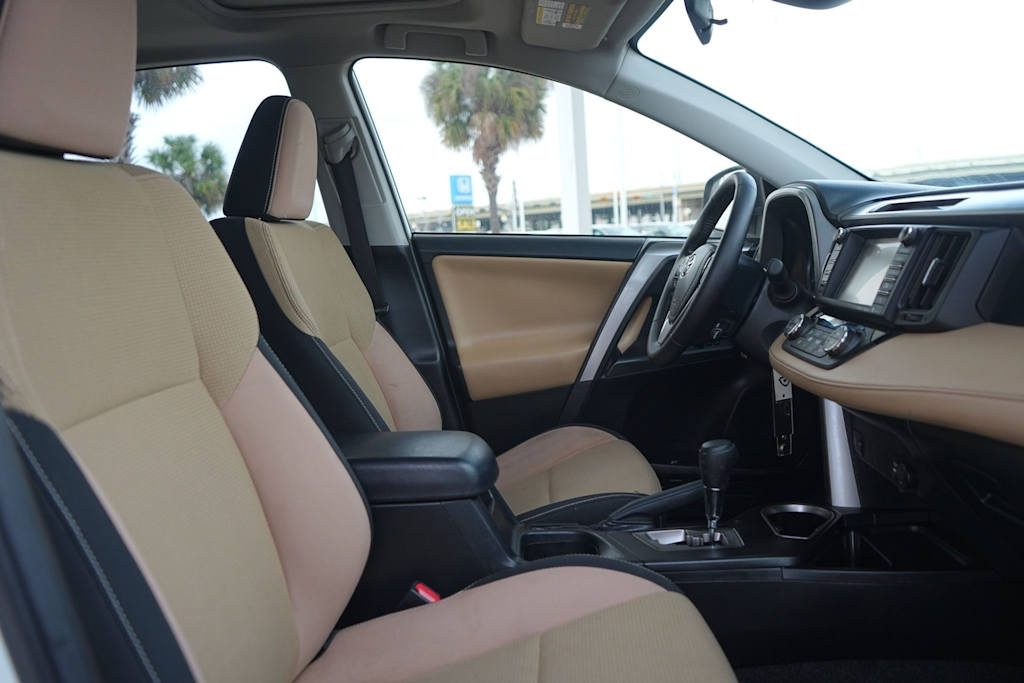 Thumbnail: 2017 Toyota RAV4 - 12