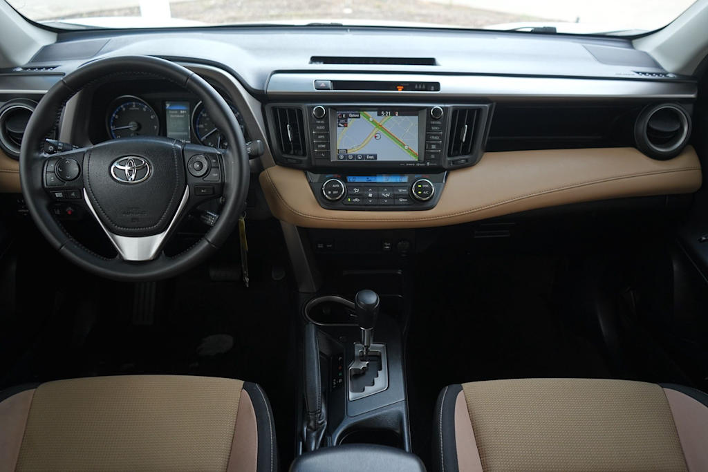 Thumbnail: 2017 Toyota RAV4 - 10