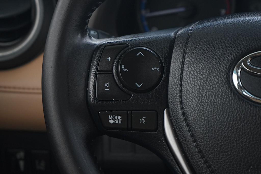Thumbnail: 2017 Toyota RAV4 - 23