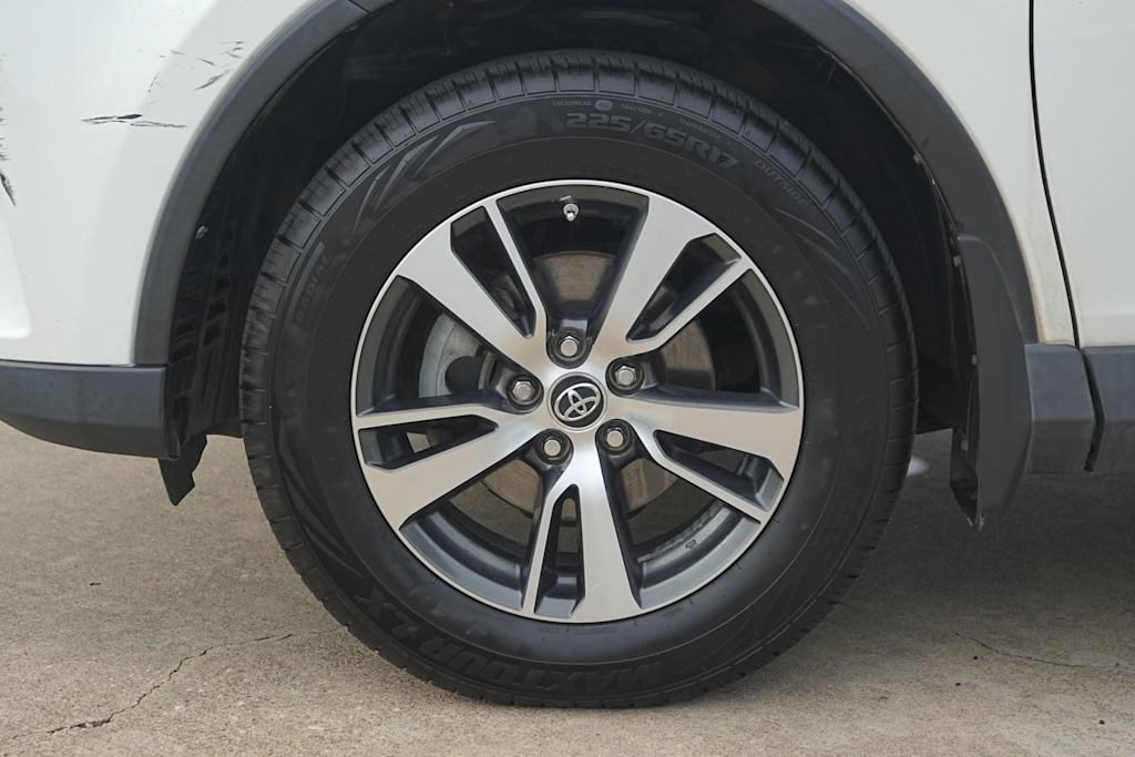 Thumbnail: 2017 Toyota RAV4 - 8