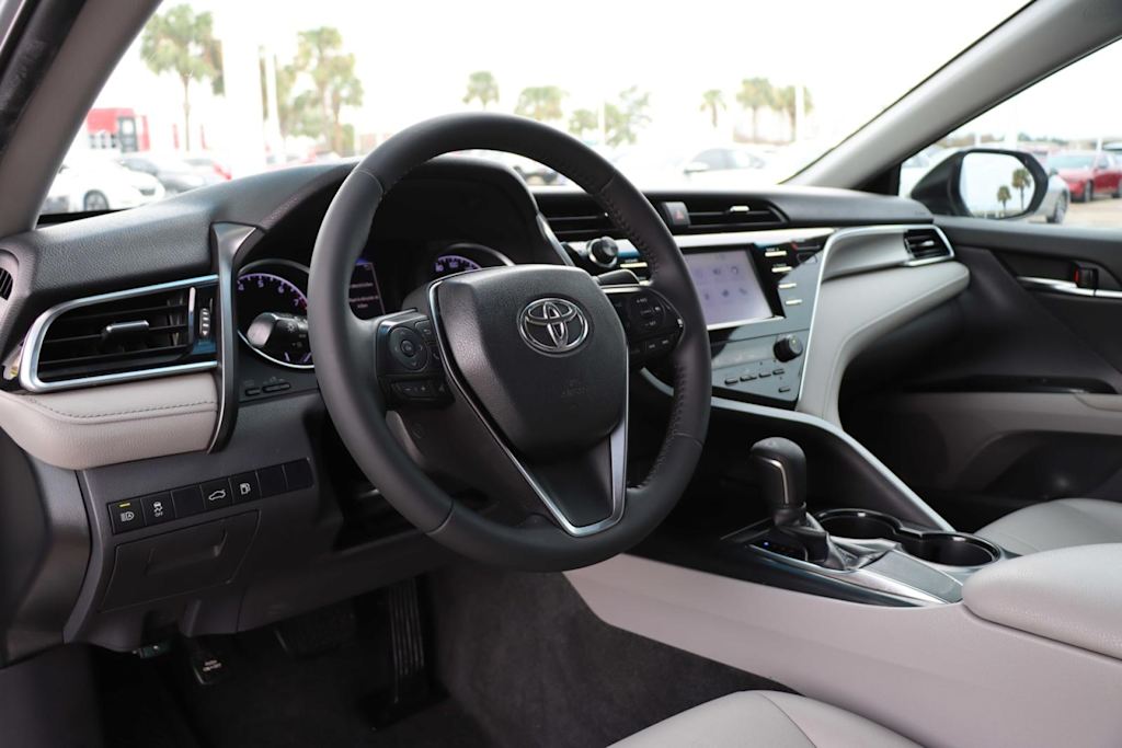 2018 Toyota Camry SE 2