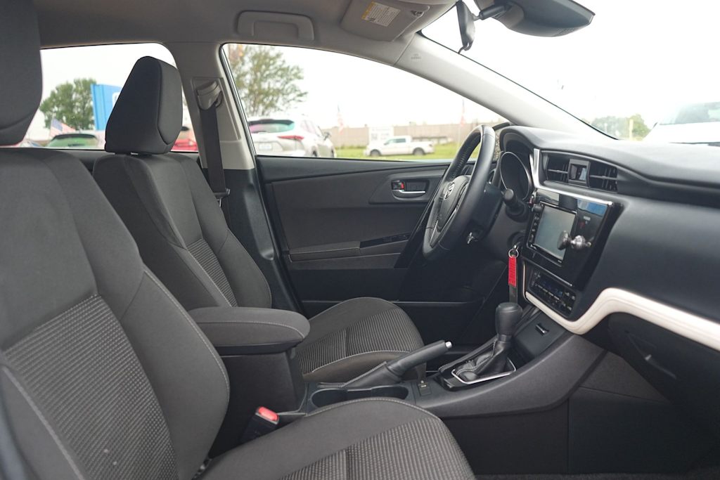 Thumbnail: 2018 Toyota Corolla iM - 12