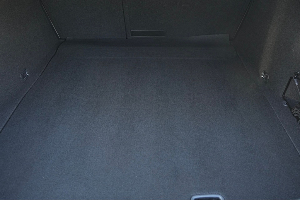 Thumbnail: 2024 Genesis G70 - 28