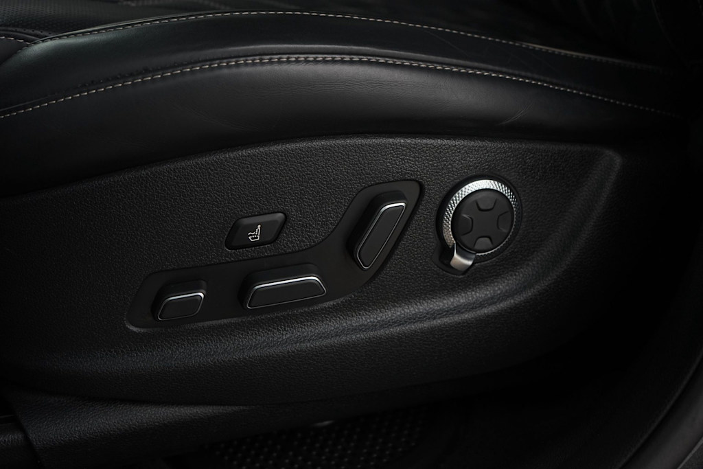 Thumbnail: 2021 Genesis GV80 - 19