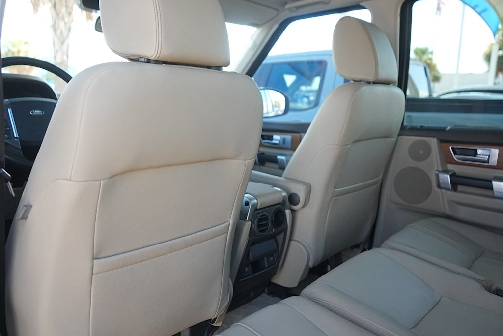 Thumbnail: 2016 Land Rover LR4 - 13