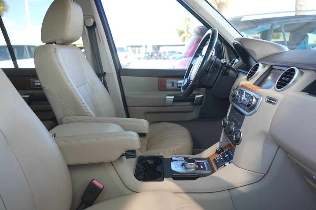 Thumbnail: 2016 Land Rover LR4 - 12