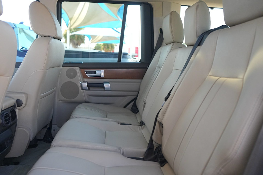 Thumbnail: 2016 Land Rover LR4 - 22