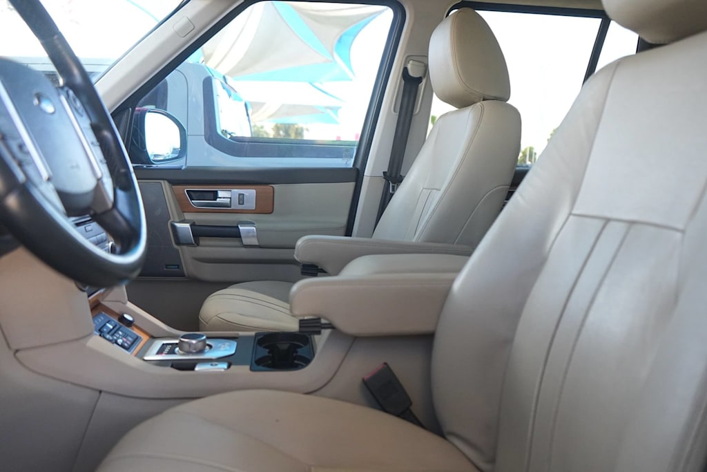Thumbnail: 2016 Land Rover LR4 - 11