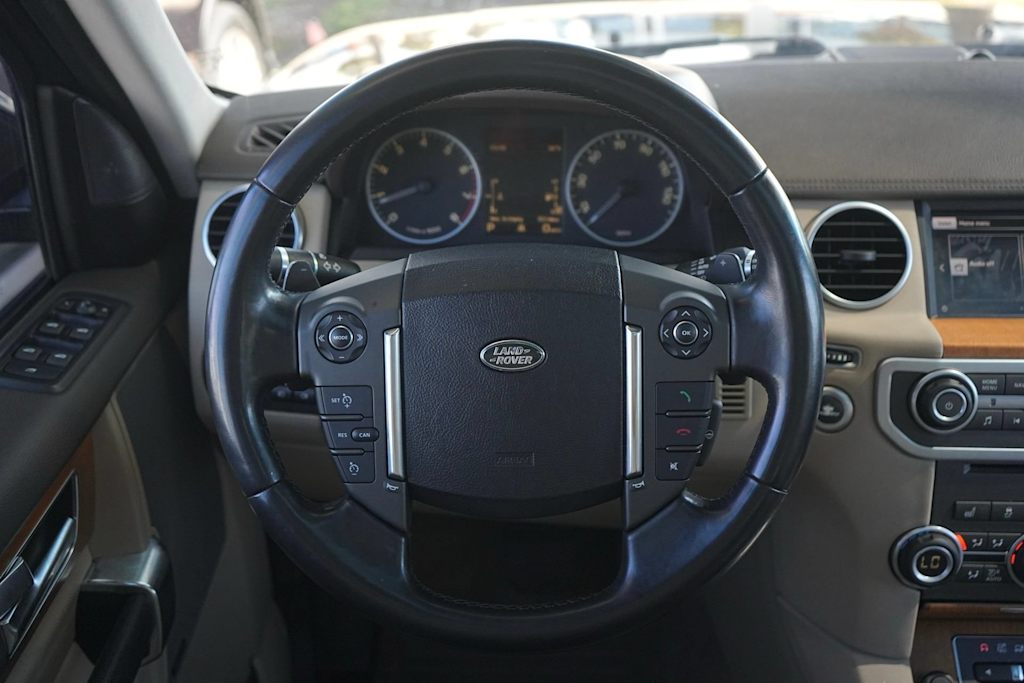 Thumbnail: 2016 Land Rover LR4 - 14