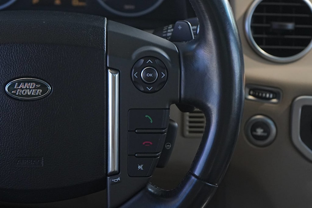 Thumbnail: 2016 Land Rover LR4 - 24
