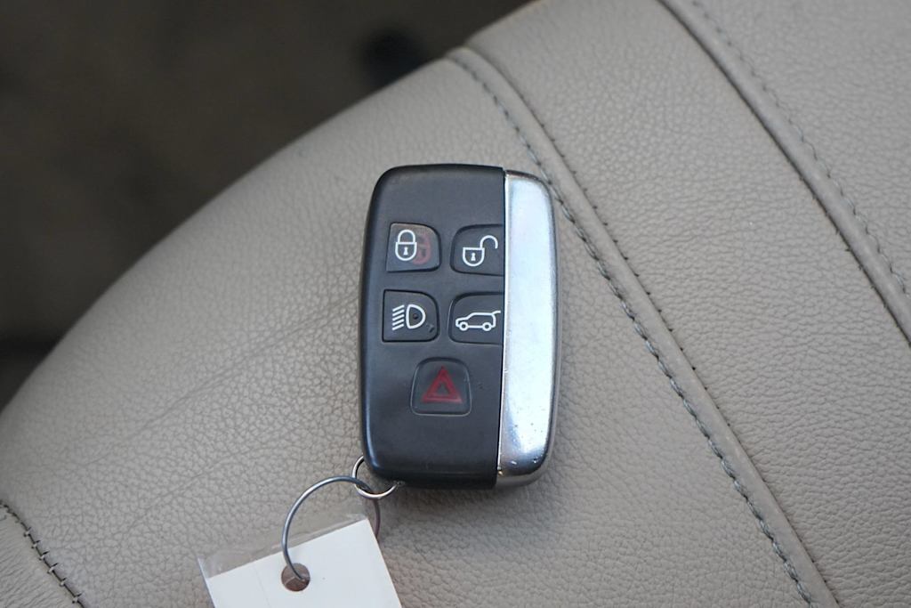 Thumbnail: 2016 Land Rover LR4 - 19
