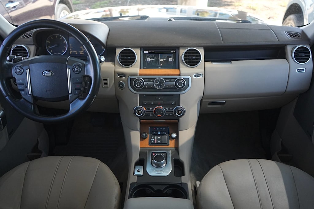 Thumbnail: 2016 Land Rover LR4 - 10