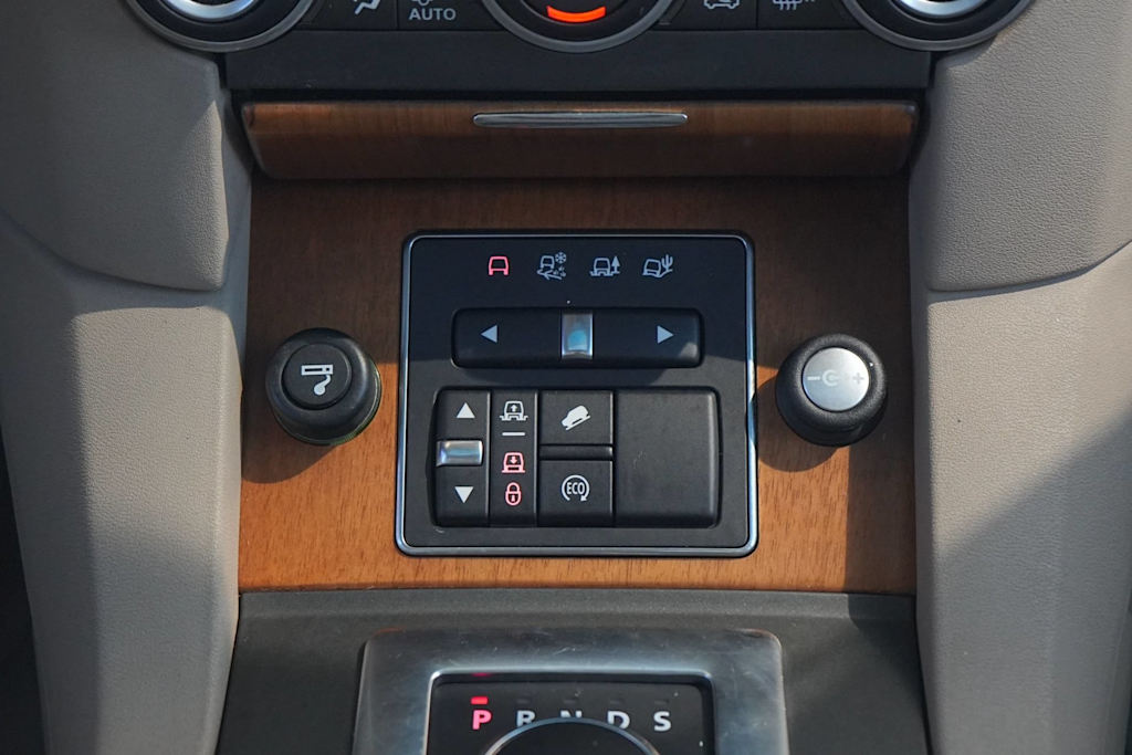 Thumbnail: 2016 Land Rover LR4 - 26